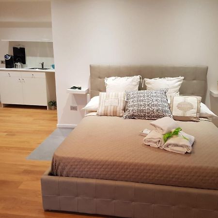 Via Roma Apartment Deluxe Salerno Exterior photo